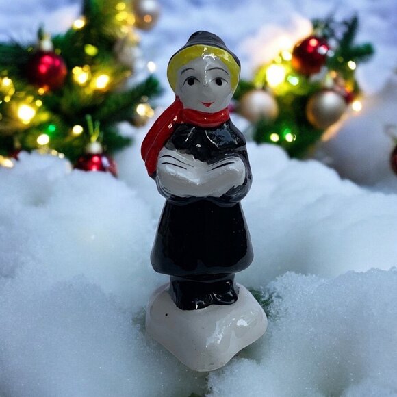 Dept 56 - Carolers - Woman Singing, Loose Figurine - Snow Village From 1979 - Picture 1 of 8